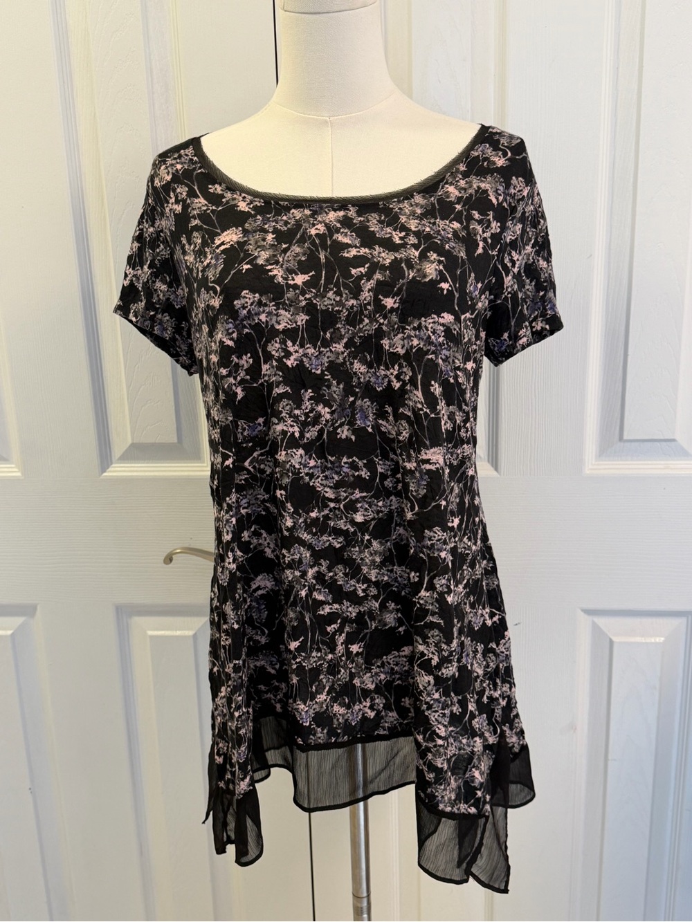 Simply Vera Vera Wang Black Floral Sheer Hem Tunic Top Size M